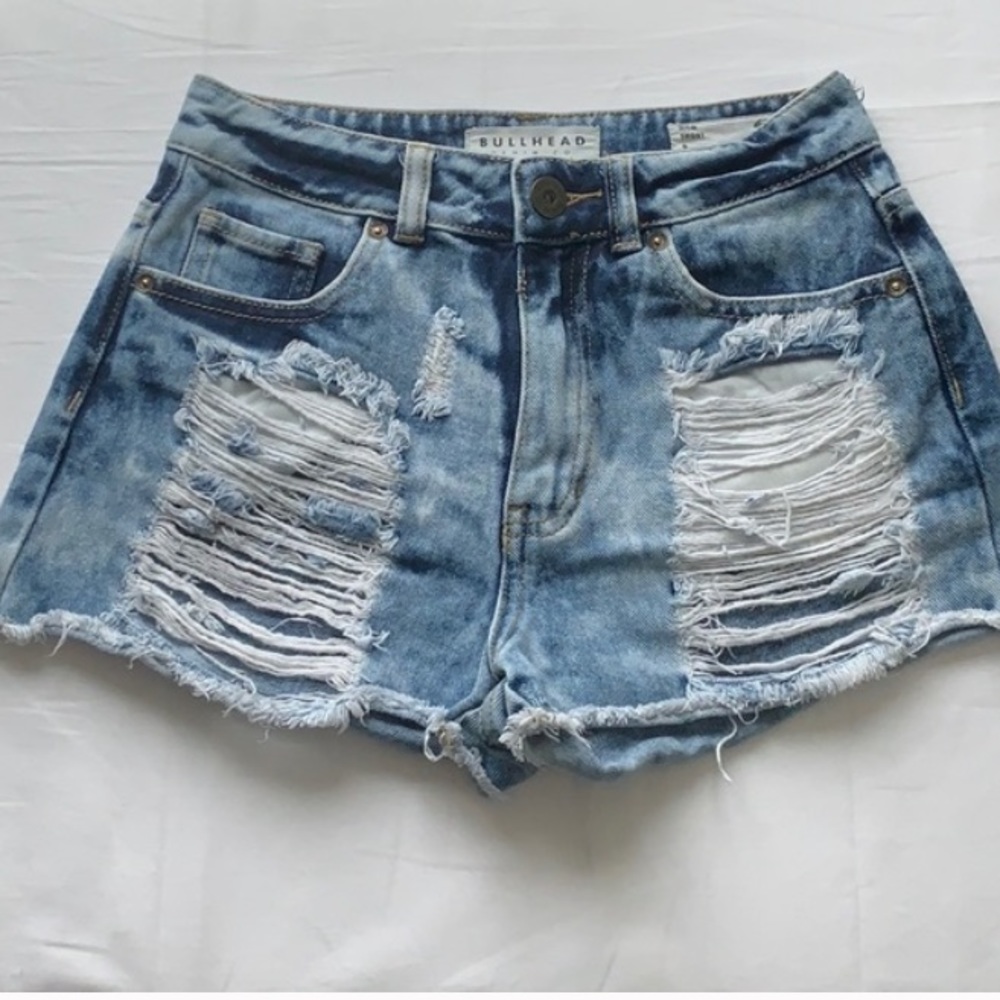 Bullhead distressed shorts